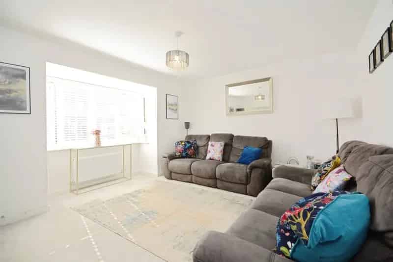 3 Bed Semi-Detached House Near Braintree Station