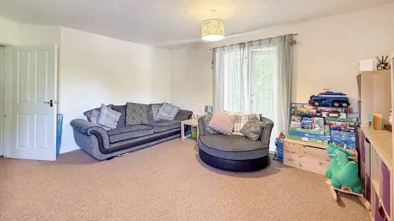 2 Bedroom Flat for Sale near Amenities