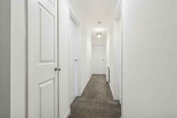 Spacious 2-Bed Top Floor Flat near Stirling