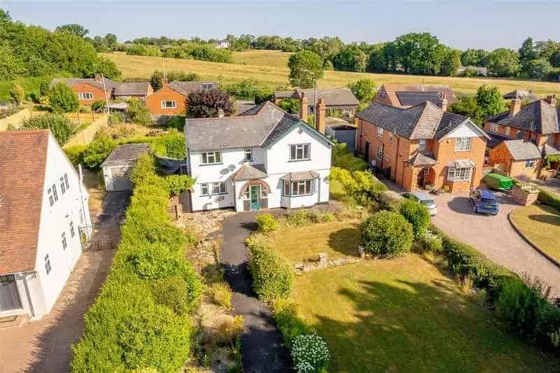 3 Bed Detached House for Sale - Full Refurbishment Needed