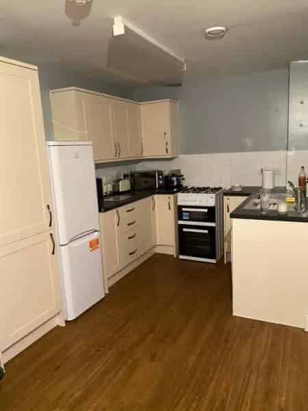 Spacious Rooms Modern Building Central Location Private Car Park