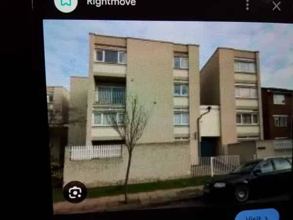 4 Bedroom Maisonette with Large Kitchen and Living Room