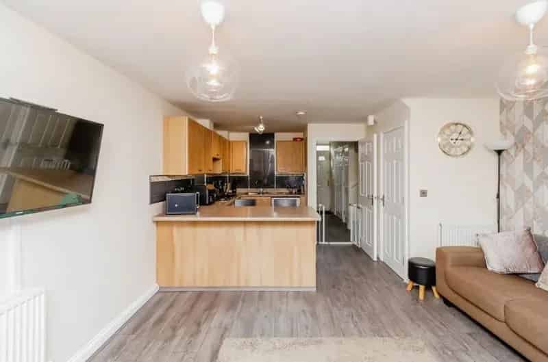 3 Bed Family Home Tipton Desirable Estate Garage Driveway Ensuite