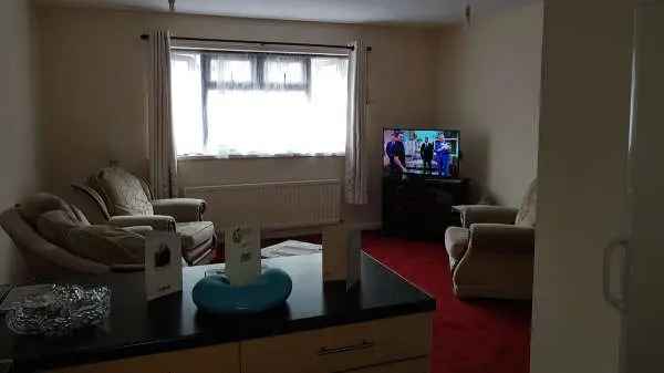 Flat For Rent in Stanford-le-Hope, England