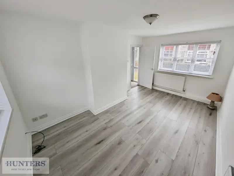 3 Bedroom House To Let 808 SQ FT