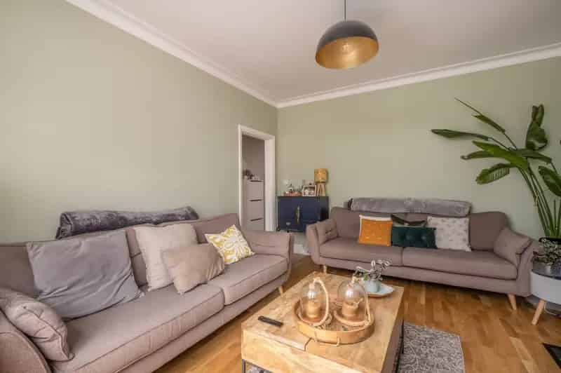 3 bedroom flat for sale