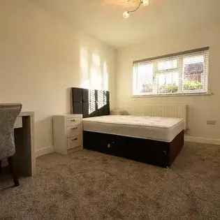 3 Bed Furnished Apartment near Didsbury Village Manchester
