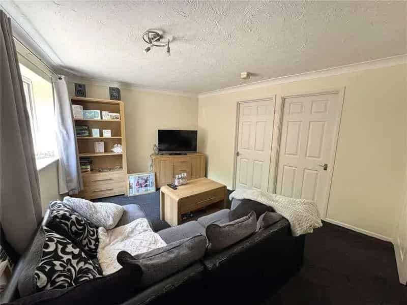 2 Bed Flat for Sale - Ground Floor Apartment Near Wallisdown & Parkstone