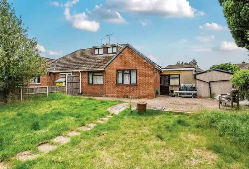 2 Bedroom Bungalow For Sale in Prestbury