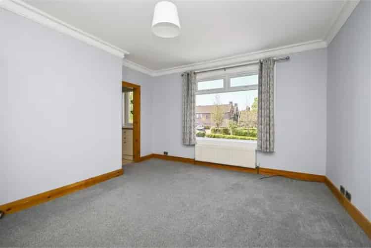 2 Bed Upper Villa with Garden and Driveway - Penicuik