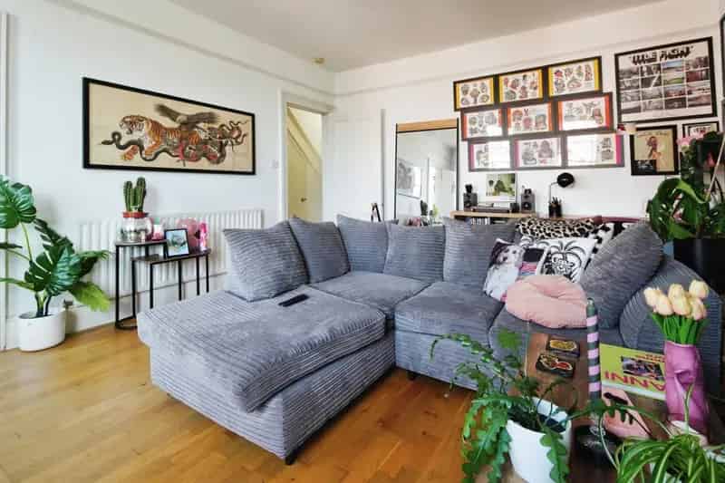Spacious Period Apartment in Regency Property