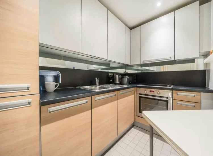 Studio Apartment near Canary Wharf with Private Balcony