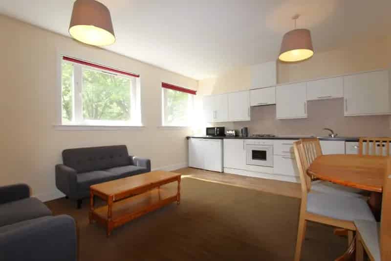 4 Bedroom Furnished Flat to Rent Southside