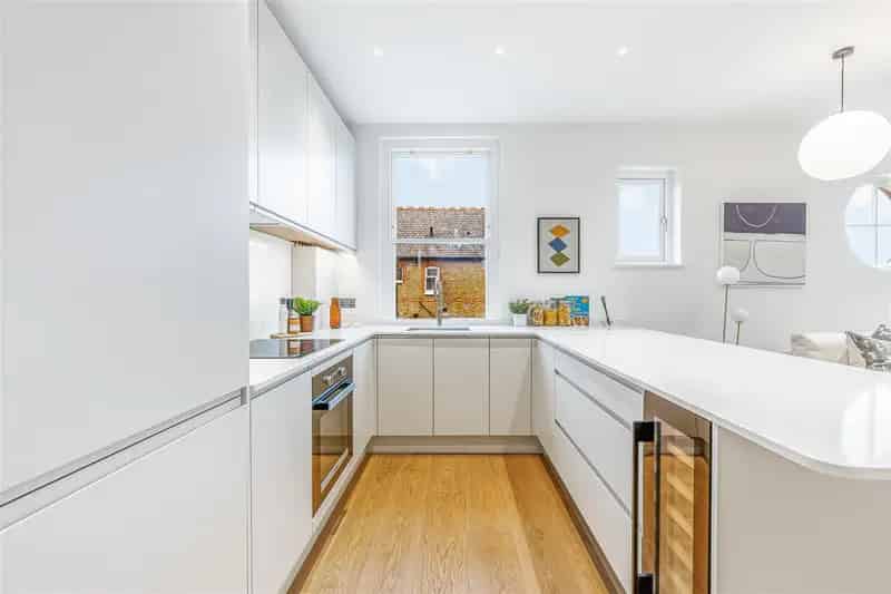2 Bedroom Flat to Rent Near Ealing Common Tube