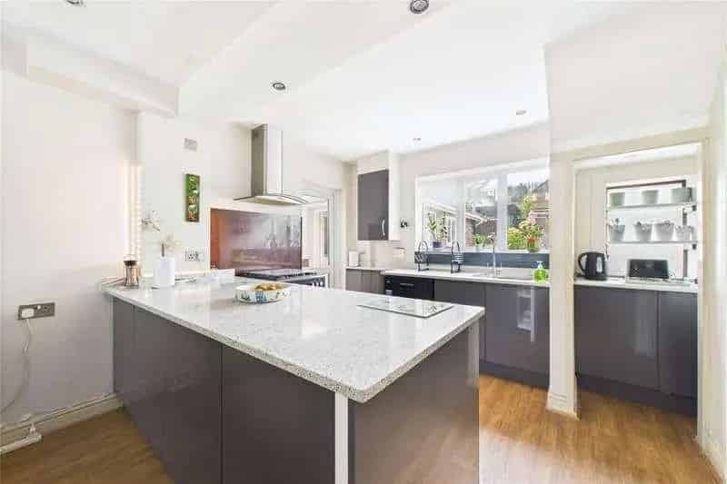 4 Bed Detached House For Sale - Family Home with En-Suite and Garden