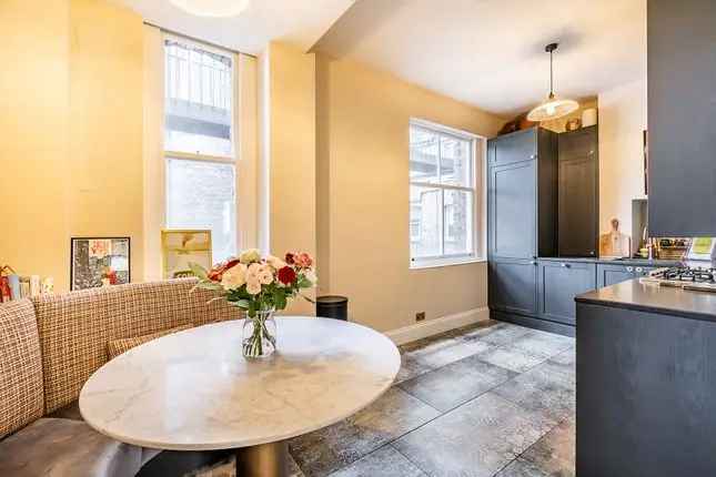 Flat for sale in Oakwood Court, London W14