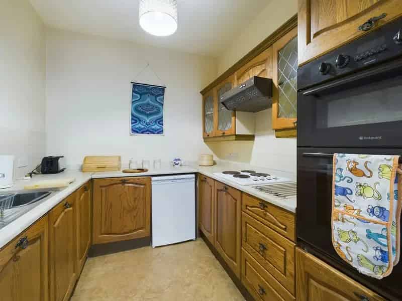 2-Bedroom West End Edinburgh Basement Flat