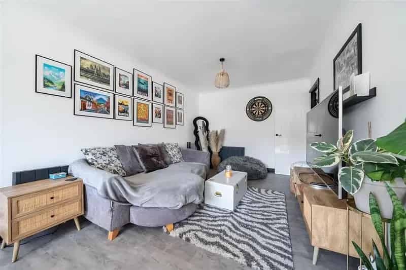 2 Bedroom Flat for Sale - Modern, Move in Ready