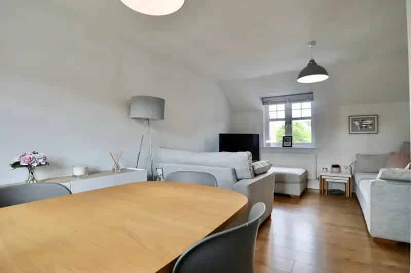 2 Bedroom Freehold Coach House Quail Corner Bracknell