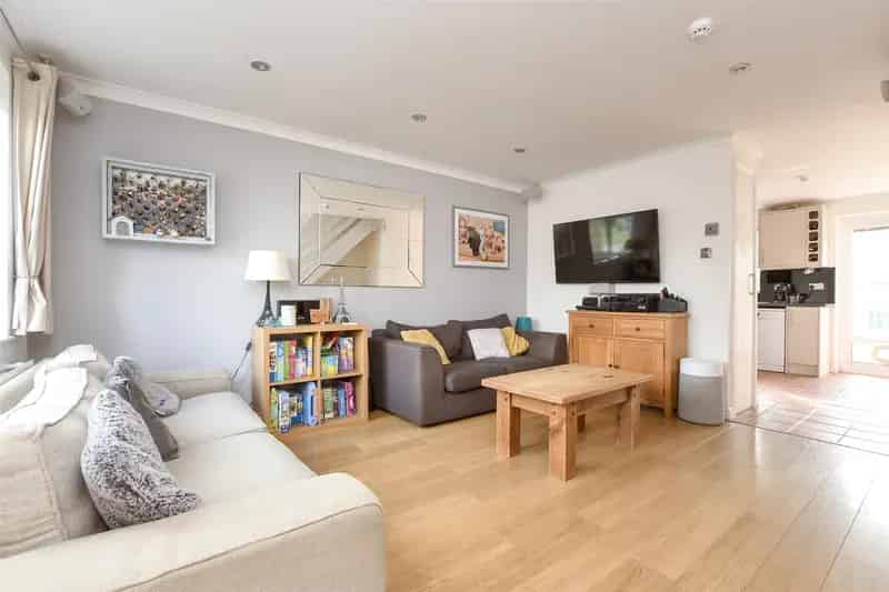3 Bedroom End Terrace House for Sale