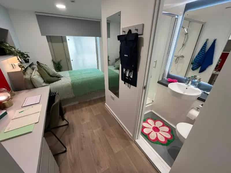1 Bedroom Ensuite Student Flat Bristol Temple Quarter