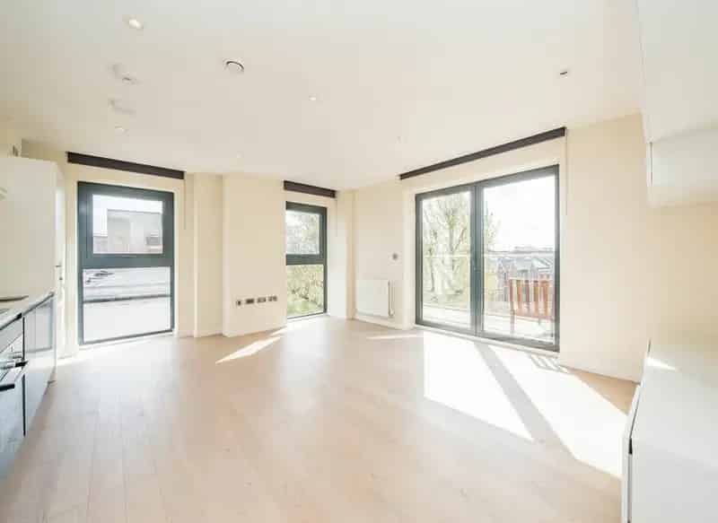 Twickenham 2-Bed Apartment Near Station No Onward Chain