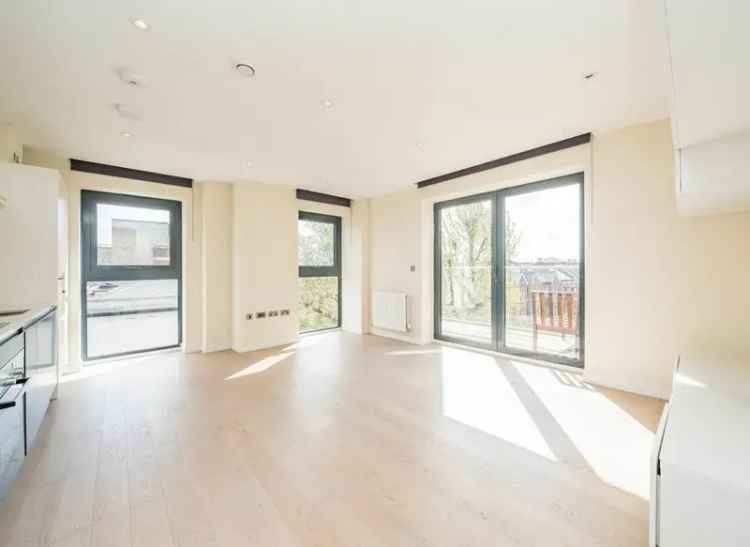 Twickenham 2-Bed Apartment Near Station No Onward Chain