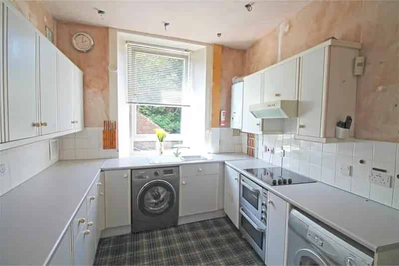 2 Bed Flat - First Floor with 1 Reception Room