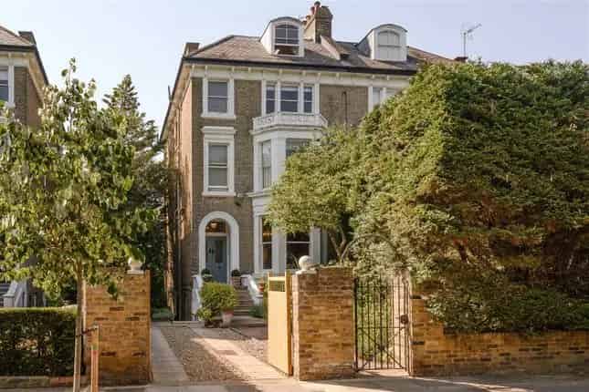 7 Bedroom Victorian House for Sale in Cambridge Park Twickenham