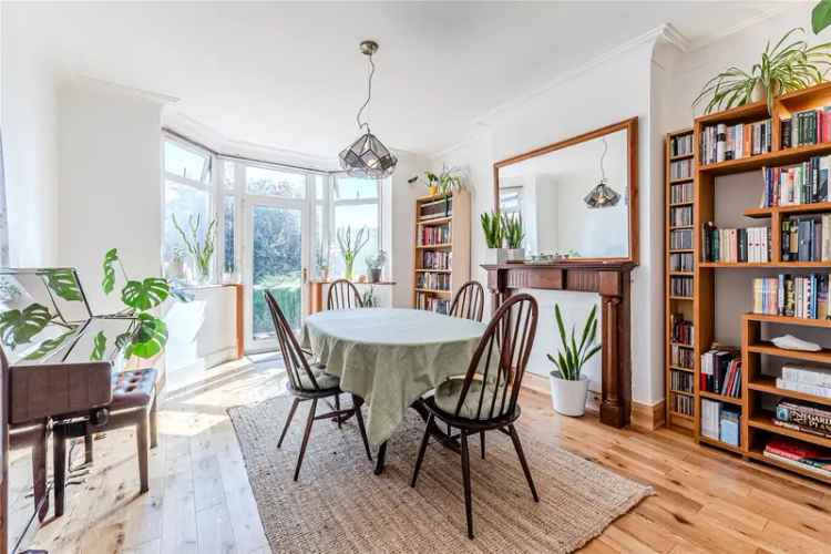 House For Sale in Leeds, England