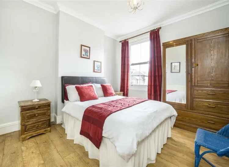 Victorian End of Terrace Family Home Three Double Bedrooms