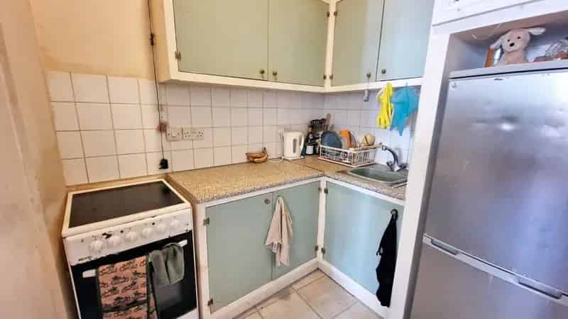 6 bedroom Flat
 For Sale