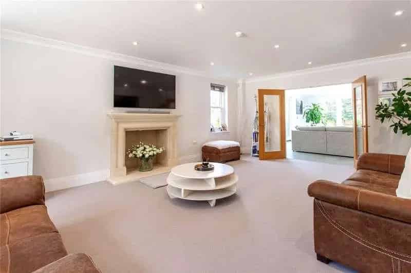 5 bed house for sale