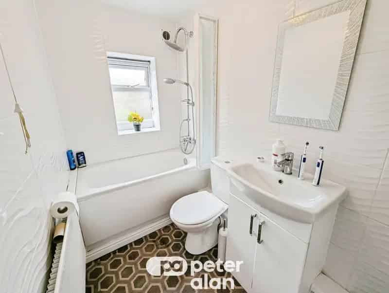 2 Bedroom House for Rent - Unfurnished - Available Immediately