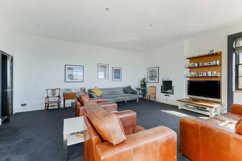 Luxury 3-Bed Seafront Duplex Apartment Hove