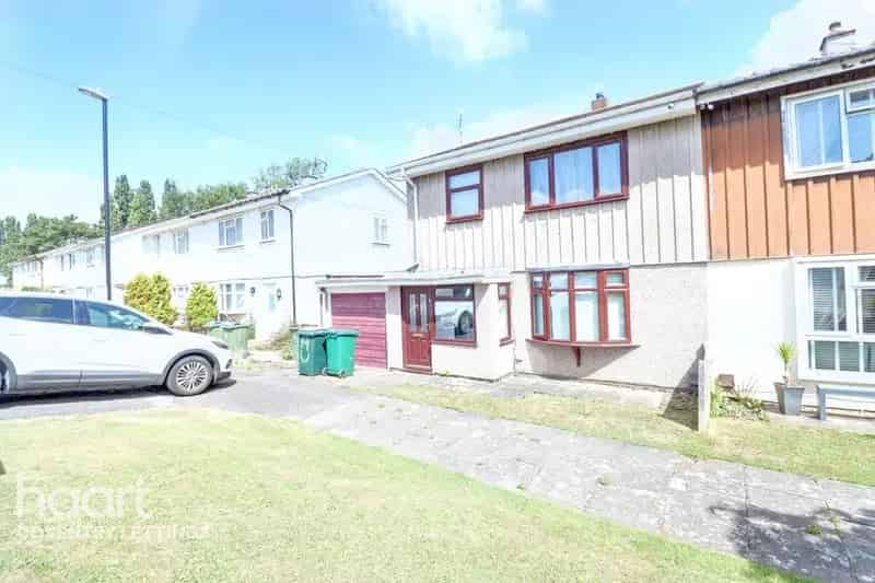 3 Bedroom Semi-Detached House to Rent