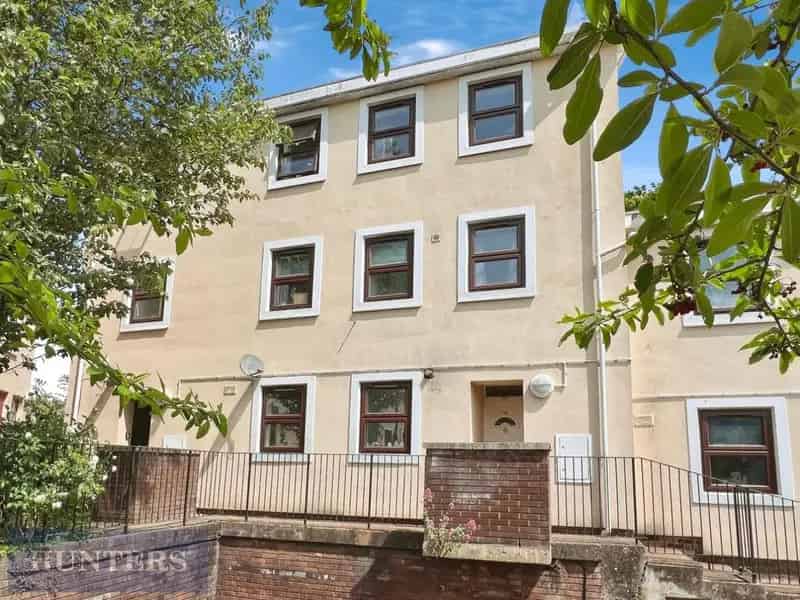 4 Bedroom Maisonette for Sale