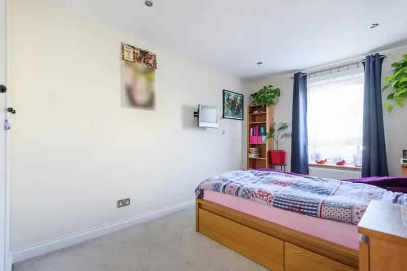 Two Double Bedroom Flat Near Northern & Victoria Lines