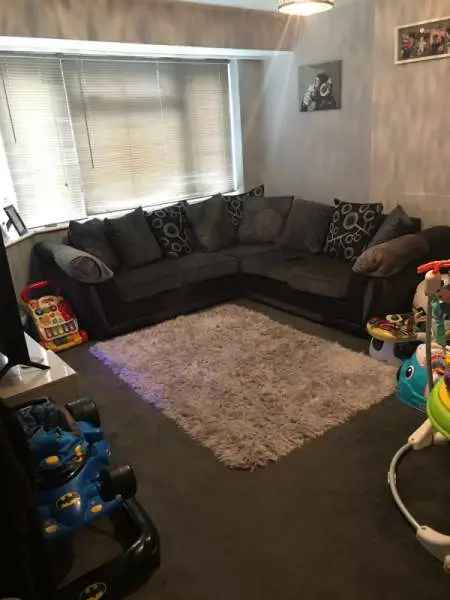 Flat For Rent in East Hampshire, England