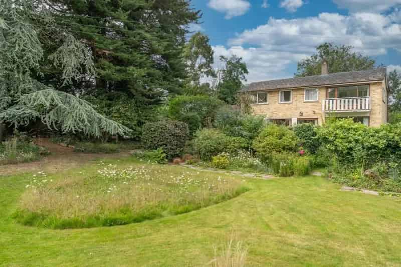 5 Bedroom Detached House Oulton Broad Large Garden Family Home