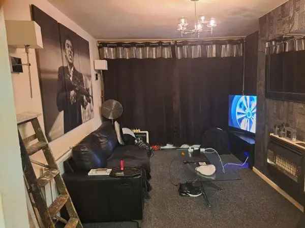 Flat For Rent in Sheffield, England