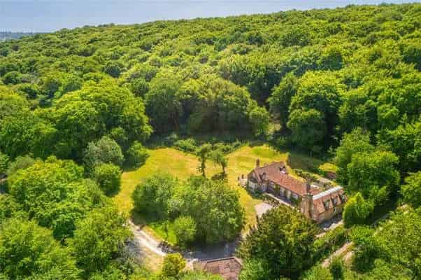 The Pheasantry: Charming 4-Bed House with Bespoke Kitchen and Gardens
