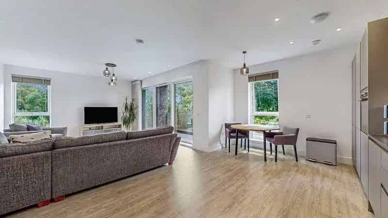 3 Bed Flat for Sale in Glasgow's Jordanhill Park