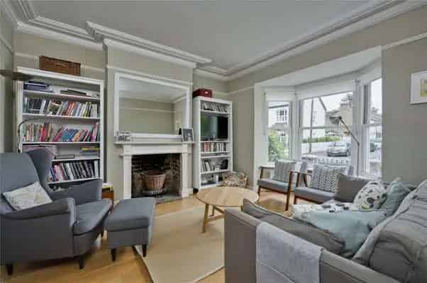 4 Bedroom Detached House for Sale in Esher