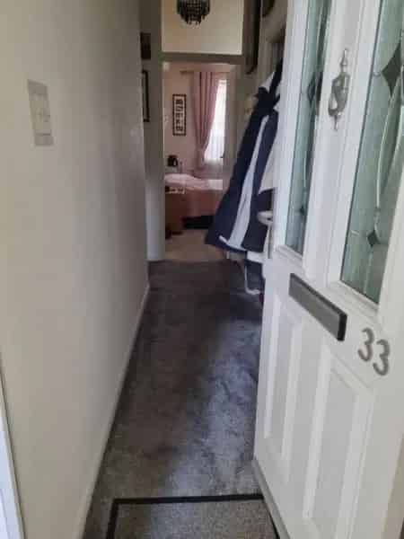 House near transport links and amenities