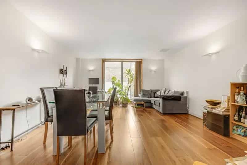 Flat For Sale , London, England