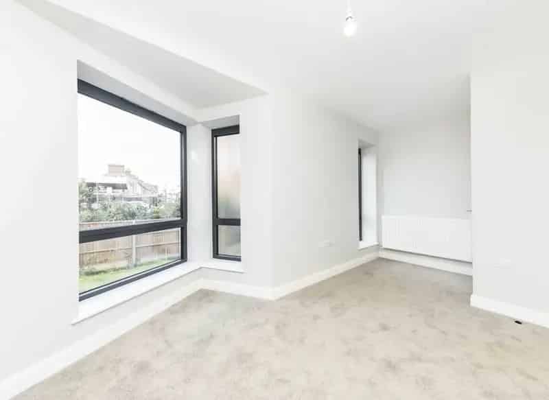 Three Double Bedroom Flat Near Willesden Junction