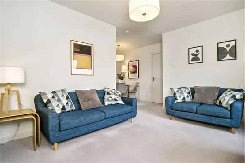 1 Bed Flat - First Floor with 1 Reception Room