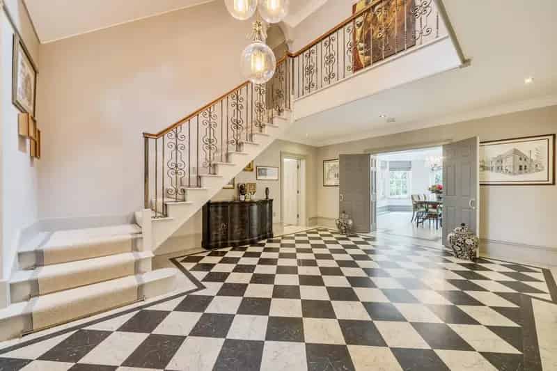 House for sale with 7 bedrooms, The Warren, Kingswood