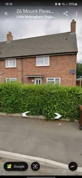 4 Bed House with Garden and Off-Road Parking